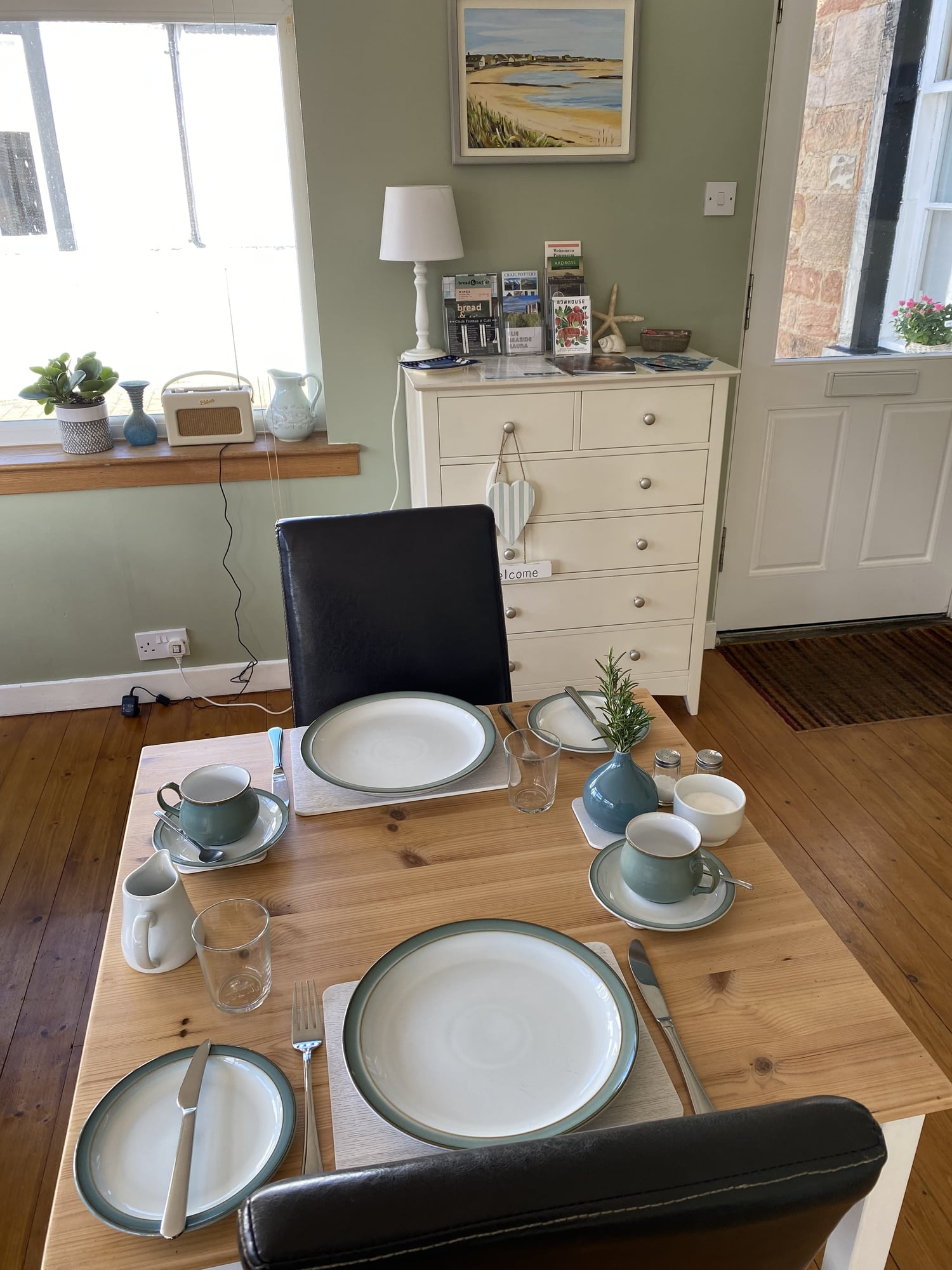 Dining room at Honeypot Guesthouse